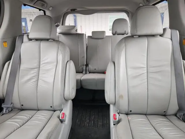 2011 TOYOTA SIENNA XLE  