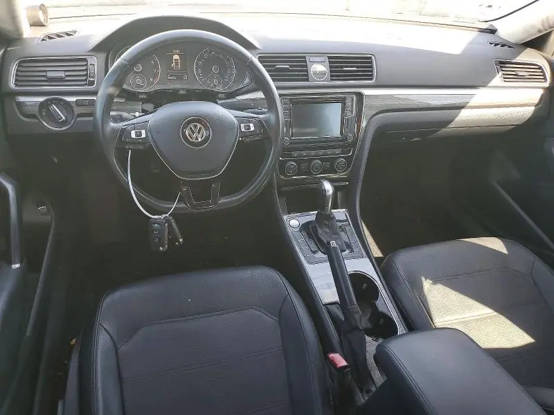 2016 VOLKSWAGEN PASSAT SE  