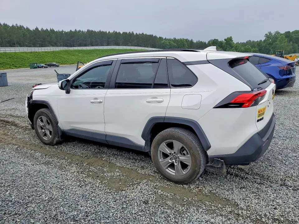 2023 TOYOTA RAV4 XLE  