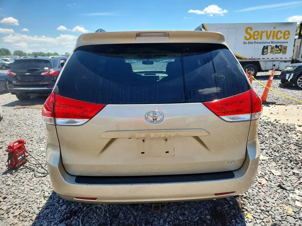2013 TOYOTA SIENNA LE  