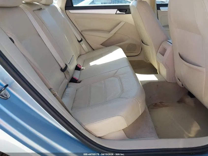 2012 VOLKSWAGEN PASSAT 2.5L SE