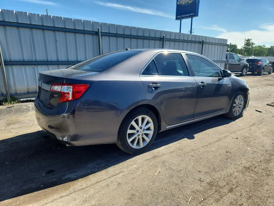 2013 TOYOTA CAMRY XLE  