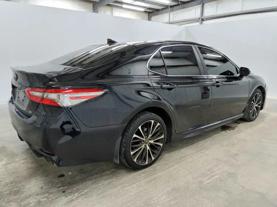 2019 TOYOTA CAMRY SE  