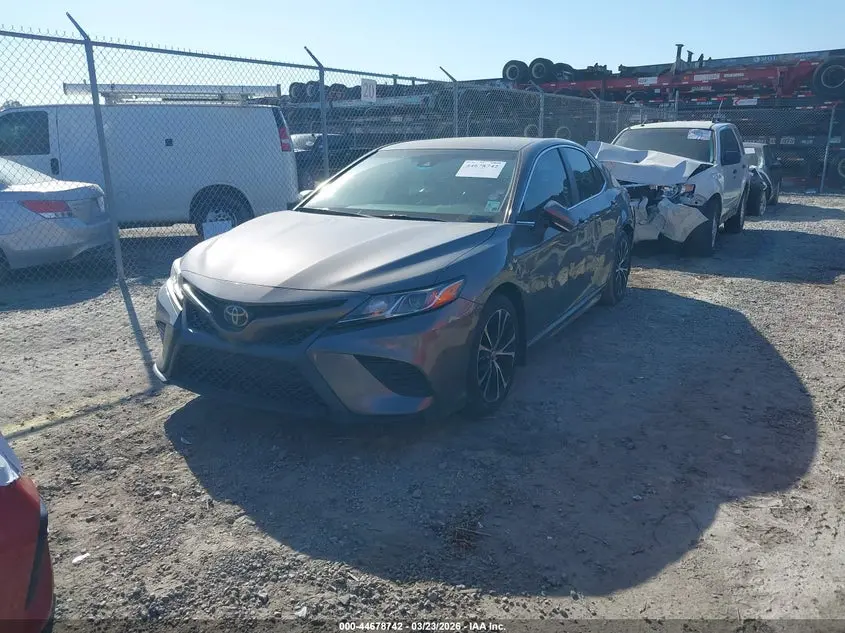 2018 TOYOTA CAMRY SE