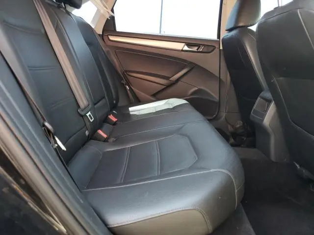 2015 VOLKSWAGEN PASSAT S  