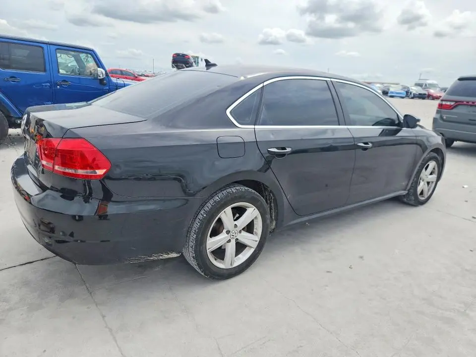 2013 VOLKSWAGEN PASSAT SE  