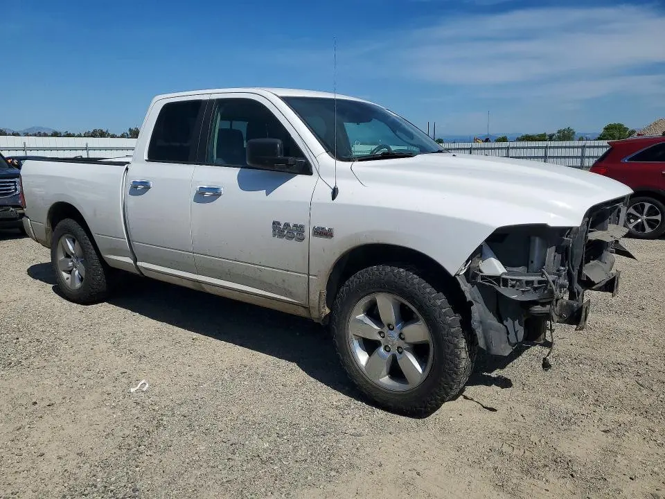 2016 RAM 1500 SLT  