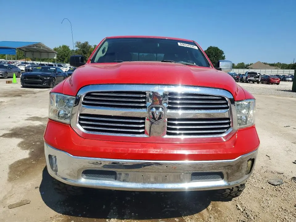 2016 RAM 1500 SLT  