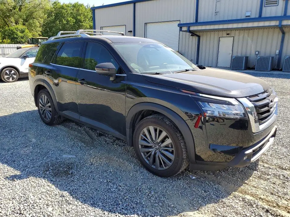 2022 NISSAN PATHFINDER SL  