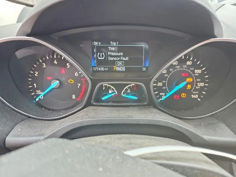 2017 FORD ESCAPE SE  