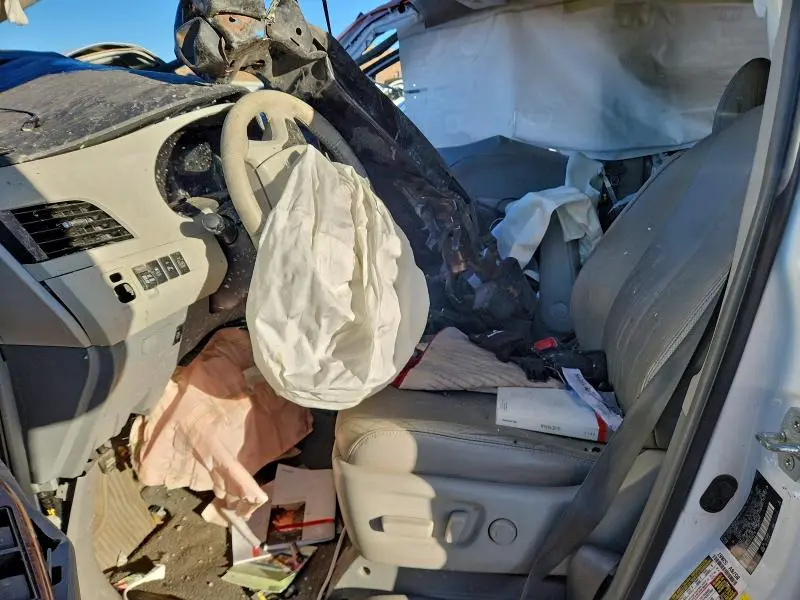 2014 TOYOTA SIENNA XLE  