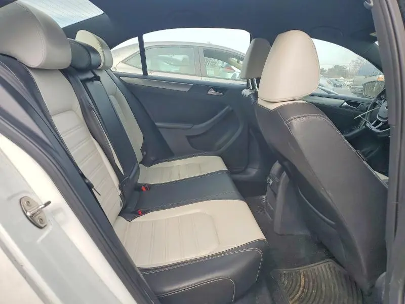 2016 VOLKSWAGEN JETTA SPORT  