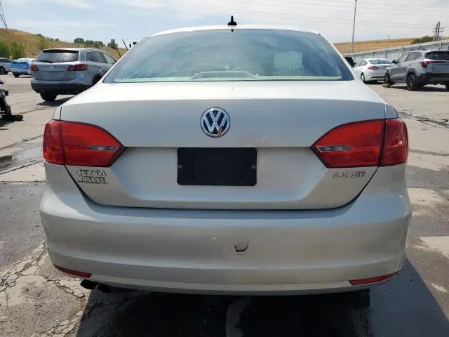 2011 VOLKSWAGEN JETTA SE  