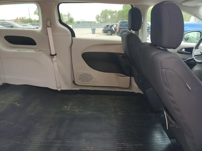 2023 CHRYSLER VOYAGER LX  