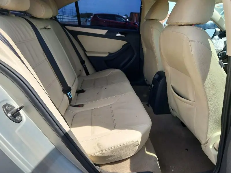 2011 VOLKSWAGEN JETTA SE  