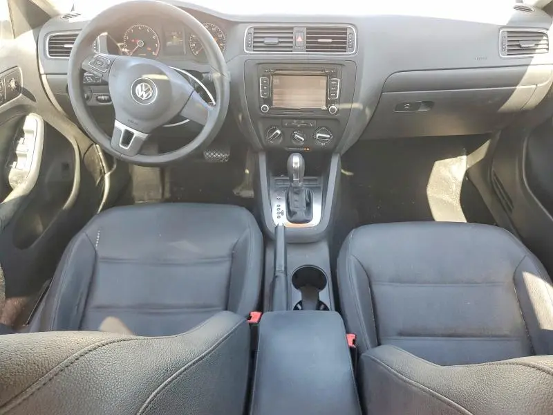 2011 VOLKSWAGEN JETTA SE  