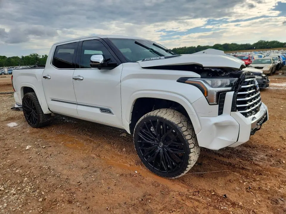 2023 TOYOTA TUNDRA CREWMAX CAPSTONE  