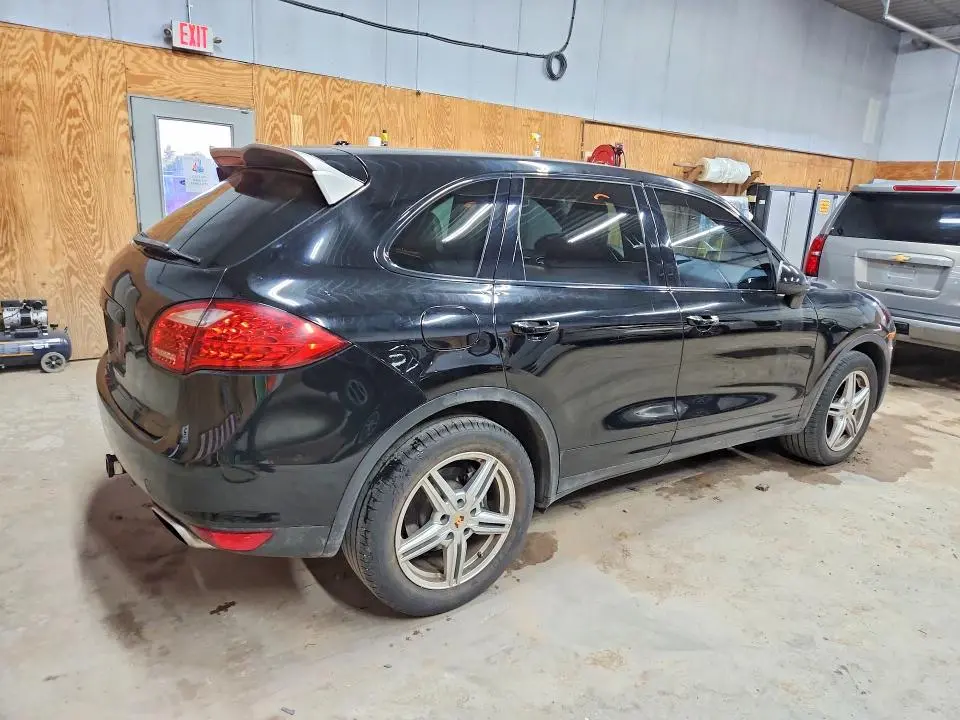 2014 PORSCHE CAYENNE   