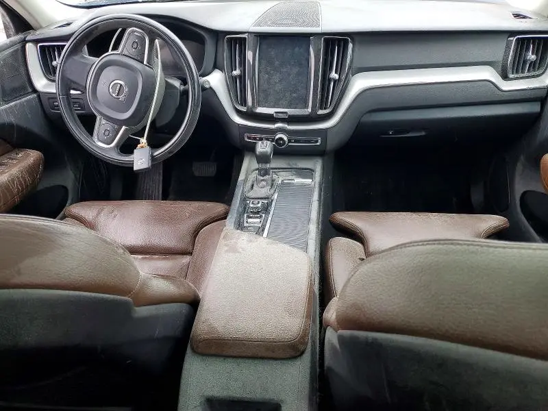2019 VOLVO XC60 T5  