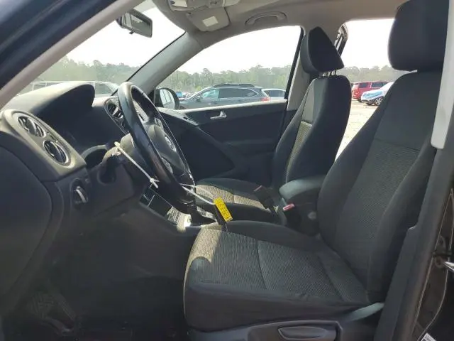 2013 VOLKSWAGEN TIGUAN S  