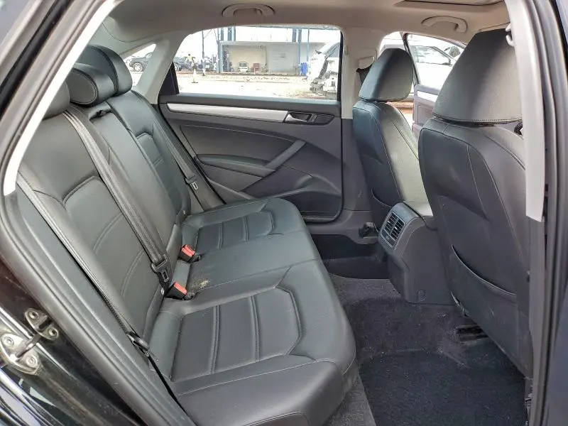 2013 VOLKSWAGEN PASSAT SE  