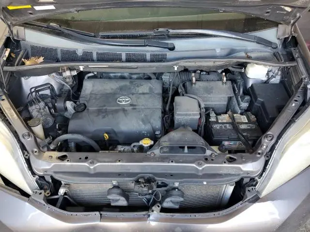 2012 TOYOTA SIENNA XLE  