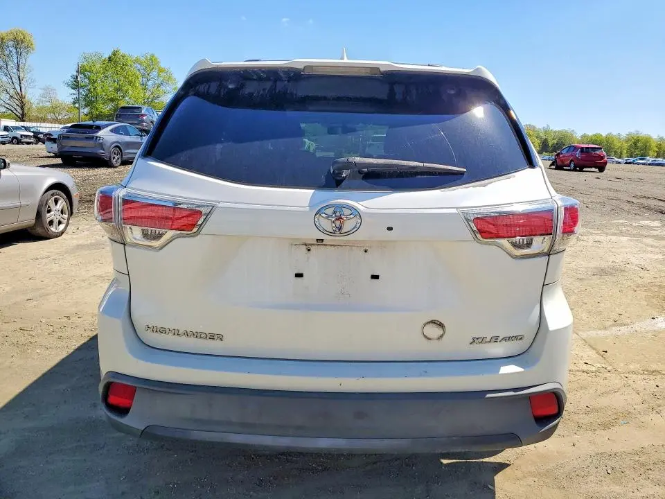 2015 TOYOTA HIGHLANDER XLE  