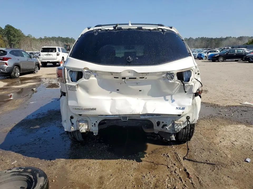2015 TOYOTA HIGHLANDER XLE  