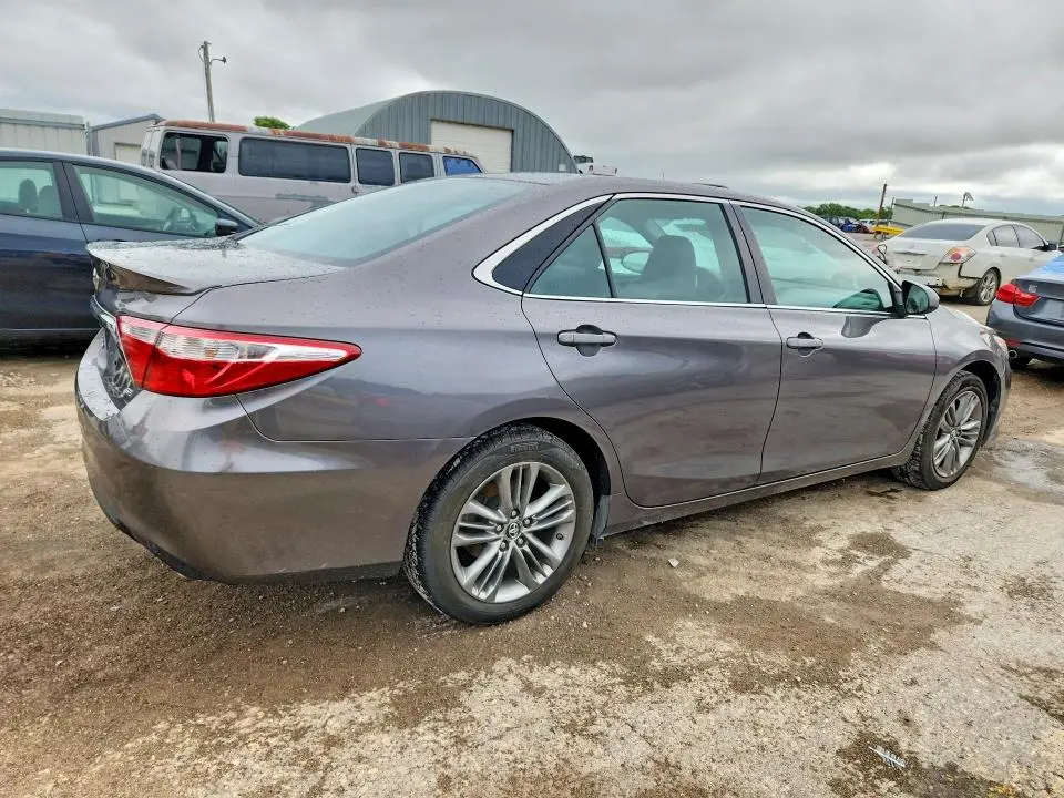 2016 TOYOTA CAMRY SE  