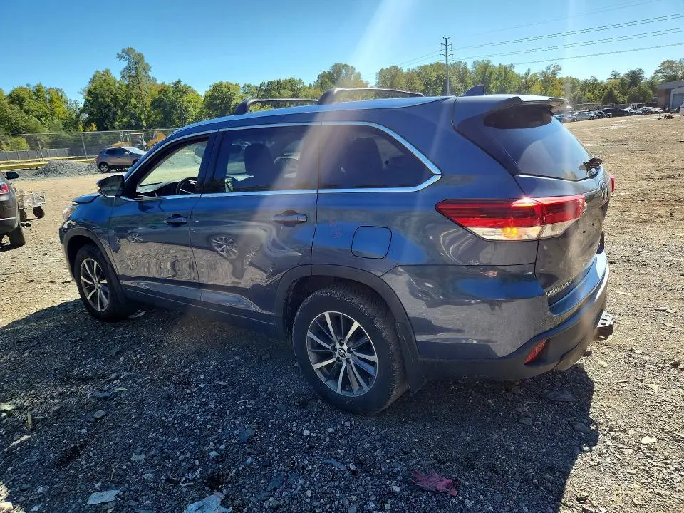 2017 TOYOTA HIGHLANDER XLE  