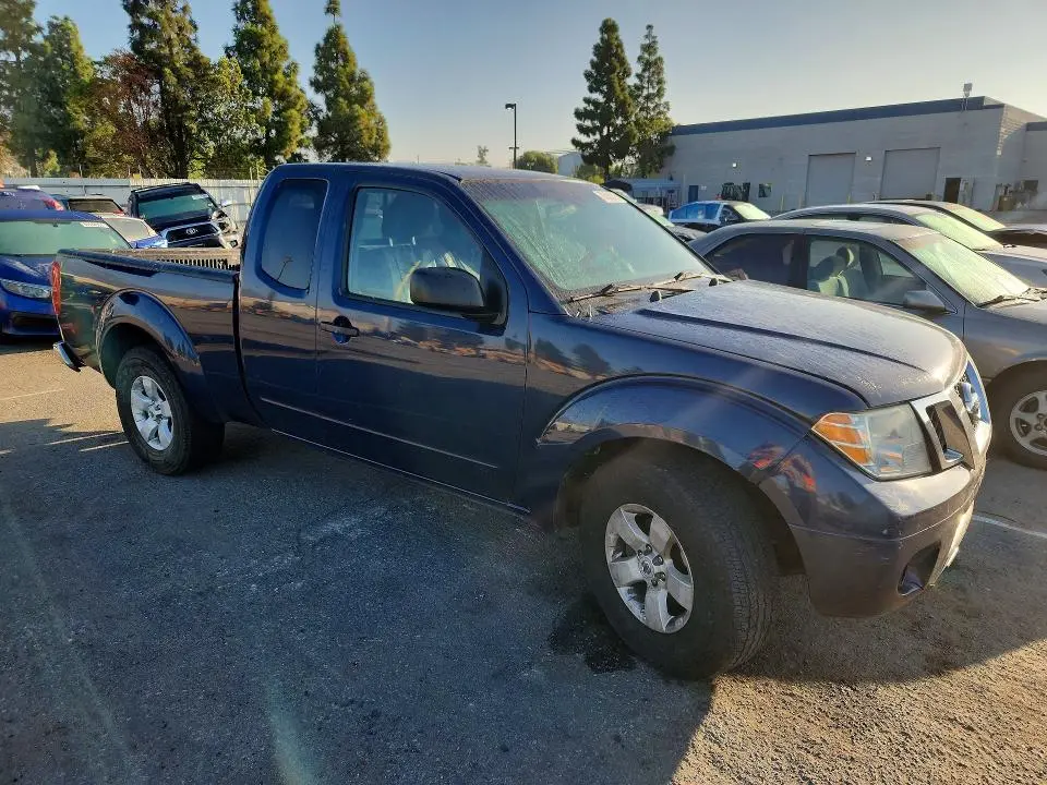 2025 NISSAN FRONTIER SV V6  