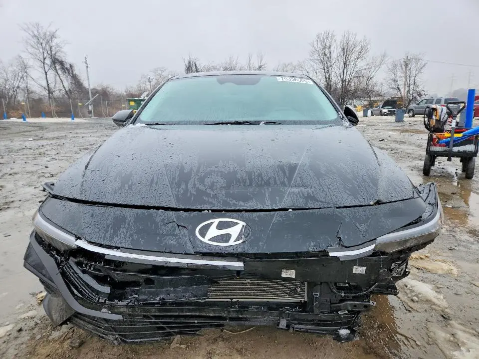 2025 HYUNDAI ELANTRA SE  