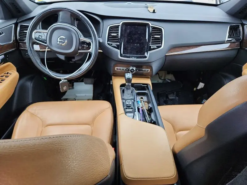 2017 VOLVO XC90 T6  