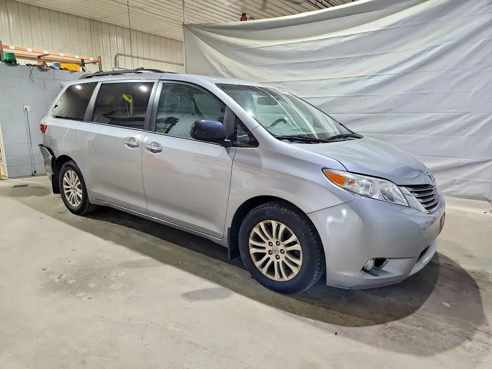 2017 TOYOTA SIENNA XLE 8-PASSENGER  