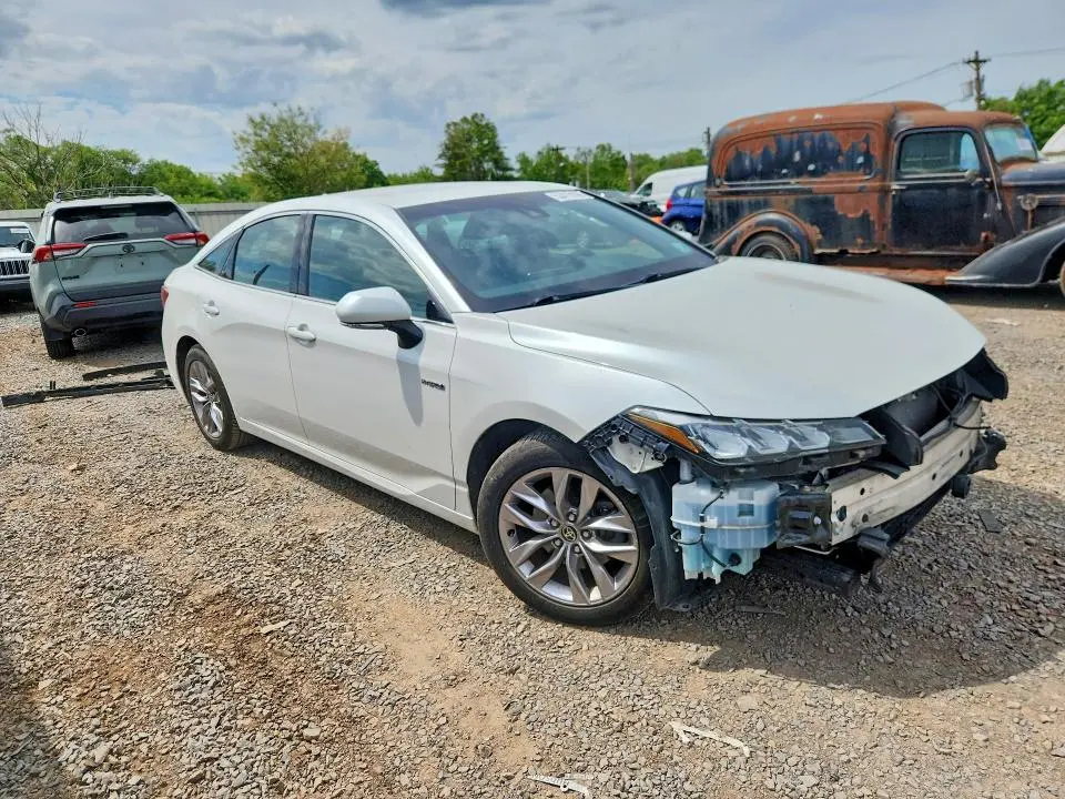 2021 TOYOTA AVALON XLE  