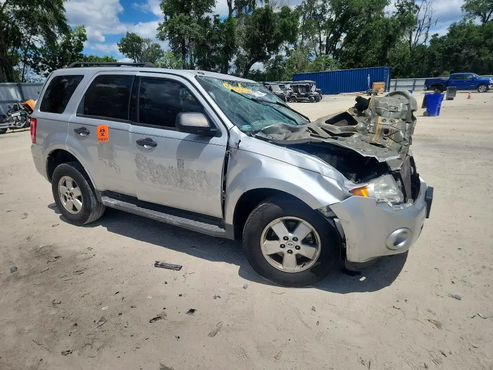 2011 FORD ESCAPE XLT  