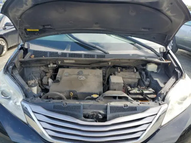 2016 TOYOTA SIENNA XLE  
