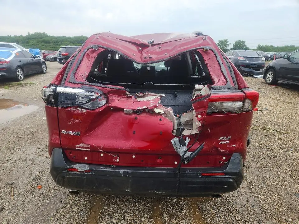 2019 TOYOTA RAV4 XLE  