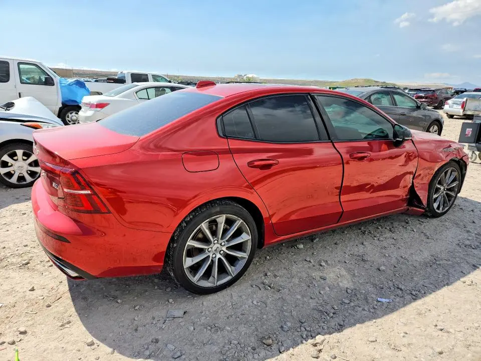 2021 VOLVO S60 T5 MOMENTUM  