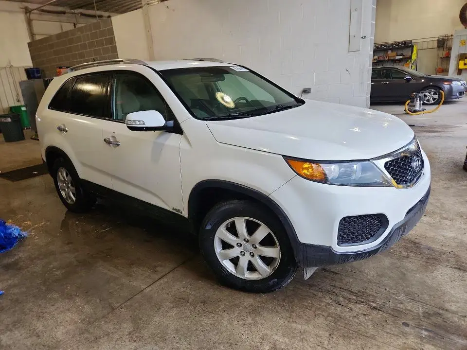 2013 KIA SORENTO LX  