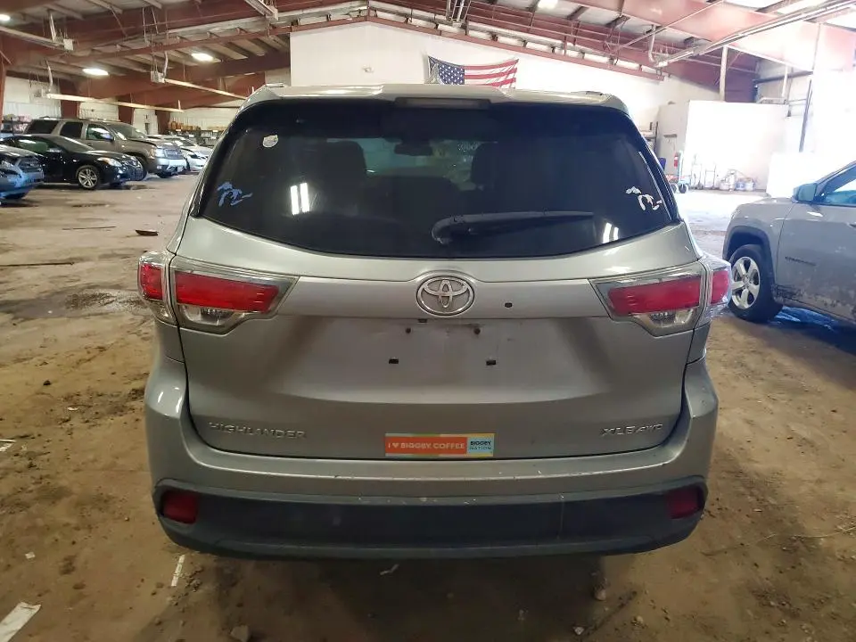 2016 TOYOTA HIGHLANDER XLE  