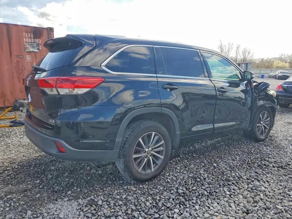 2017 TOYOTA HIGHLANDER XLE  