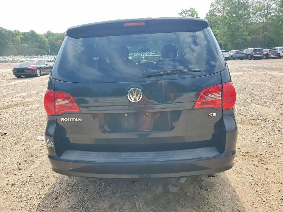 2010 VOLKSWAGEN ROUTAN SE  