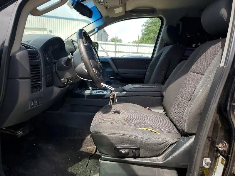 2014 NISSAN TITAN SV  