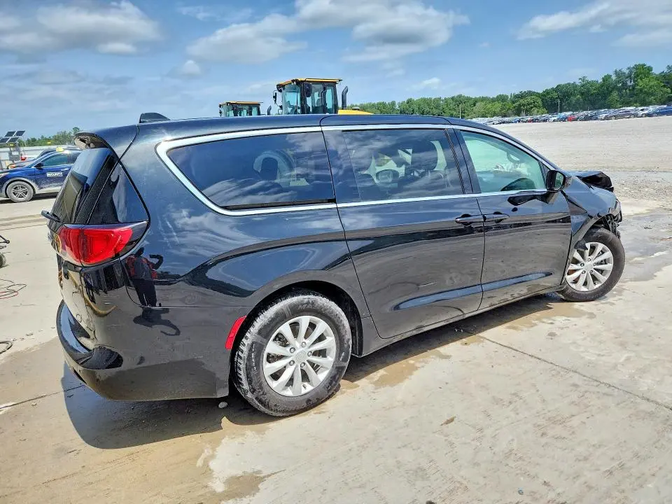 2018 CHRYSLER PACIFICA LX  