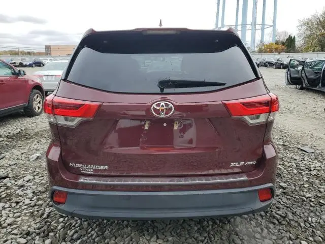 2018 TOYOTA HIGHLANDER SE  