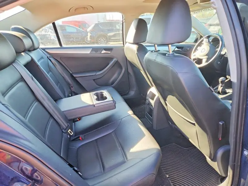 2013 VOLKSWAGEN JETTA SE  