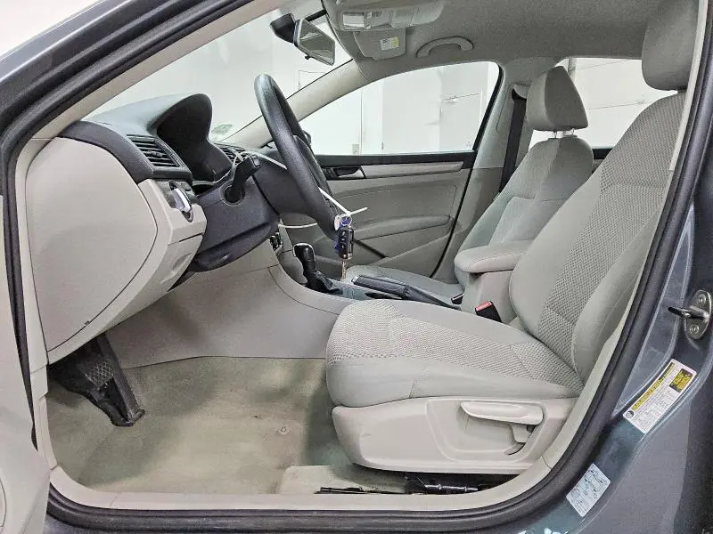 2013 VOLKSWAGEN PASSAT S  
