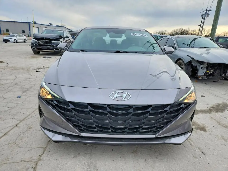 2023 HYUNDAI ELANTRA SE  