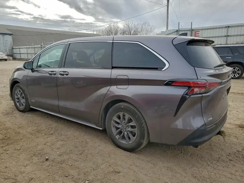 2021 TOYOTA SIENNA LE  